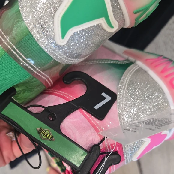 💚 Wicked the Musical Tee LG + Limited Edition Sneakers (NWT) 7 - Picture 6 of 10